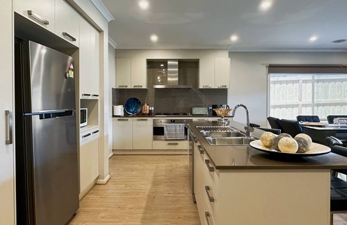 Torquay House | Luxury & Comfortable House at Torquay