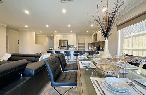 Torquay House | Luxury & Comfortable House at Torquay