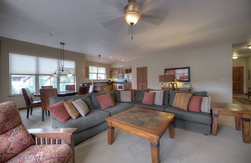 Frisco Condo | Luxury Condo 1 Block from Main St and Free Ski Shuttle