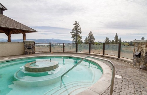 Tamarack Resort Condo | Luxury Condo|Fireplace|Balcony|Plaza and Mountain View