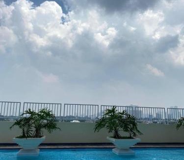 Valencia Apartment | Luxury Condo-Princeton Residence-New Manila Quezon City-Fast Wi-fi150mbps