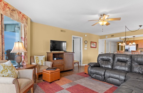 Crescent Beach Condo | Luxury condo, across the street from the beach + Free Attraction Tickets!