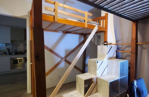 Concord Condo | Luxury Condy Sleep up to 7, close to TTC subway and Vaughan buses terminal,