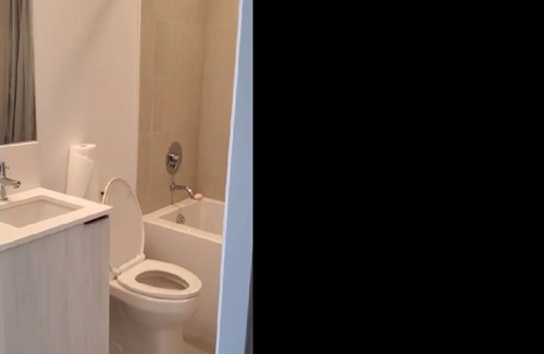 Concord Condo | Luxury Condy Sleep up to 7, close to TTC subway and Vaughan buses terminal,