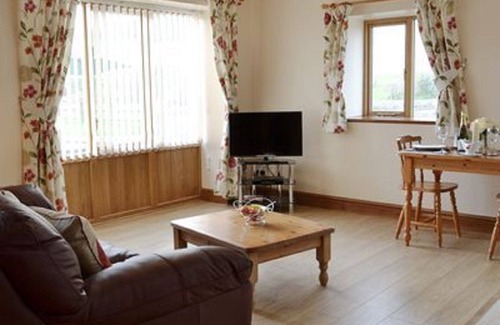 Carmarthen House | Luxury Converted Barn near Carmarthen, Pets welcome - sleeps 2