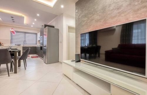 Gzira Apartment | Luxury & Cosy 3 Bedroom Apt in Gzira, close to Sliema & StJulians by walk