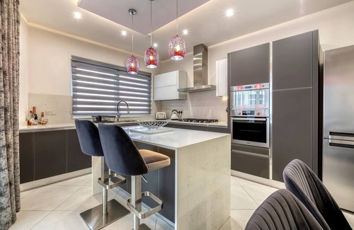 Gzira Apartment | Luxury & Cosy 3 Bedroom Apt in Gzira, close to Sliema & StJulians by walk