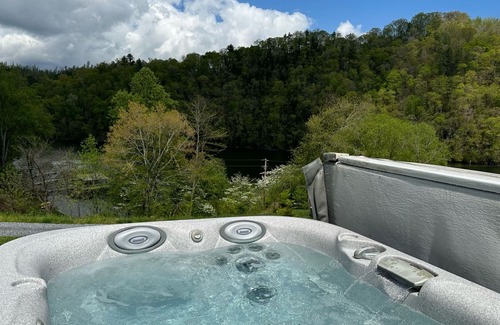 Butler Cottage | Luxury Cottage on Watauga Lake