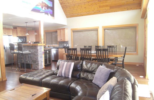 Silverton Cottage | Luxury Cottage with Spectacular Lake & Mountain Views