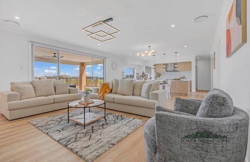 Echuca House | Luxury Country Estate | Heated Pool