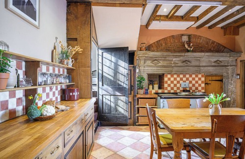 English Bicknor House | Luxury Country Manor in Forest of Dean | Hot Tub, Fire Pit & Sleeps 16+