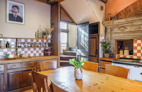 English Bicknor House | Luxury Country Manor in Forest of Dean | Hot Tub, Fire Pit & Sleeps 16+