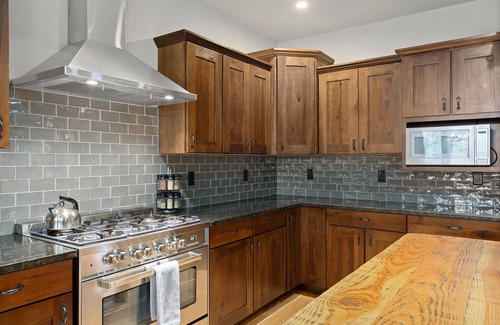 Red Lodge House | Luxury creek side cabin with 4 master bedrooms & 1000 feet of creek side decks