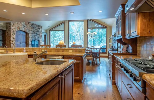 Sun Valley Condo | Luxury Creekside/Mountainside Residence Steps away from Bald Mountain Ski Lifts