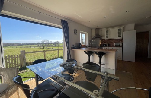 Ashford Cottage | Luxury detached 'Kuschels Cottage' - set in countryside location with great view