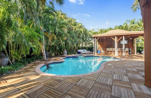 Pass-a-Grille House | Luxury Dockside Oasis - Steps from the Beach