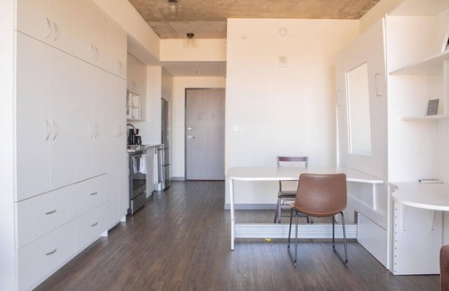 Lower East Side Apartment | Luxury East Side Studio Apt Near Brady St with Balcony