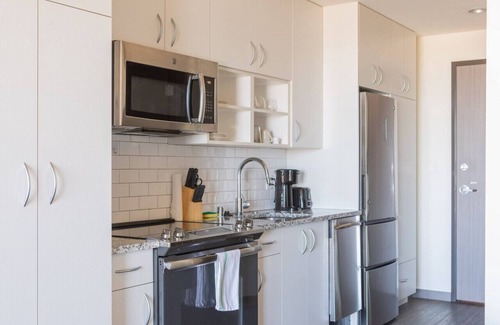 Lower East Side Apartment | Luxury East Side Studio Apt Near Brady St with Balcony