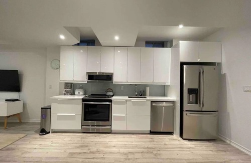 Glen Abbey Apartment | Luxury Executive Studio in prestigious Glen Abbey Oakville