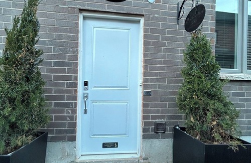 Glen Abbey Apartment | Luxury Executive Studio in prestigious Glen Abbey Oakville