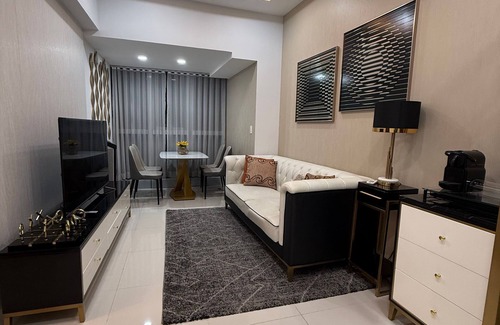 Bonifacio Global City Condo | Luxury Executive Suites 3 Bedroom Condo Uptown Parksuites Tower 1
