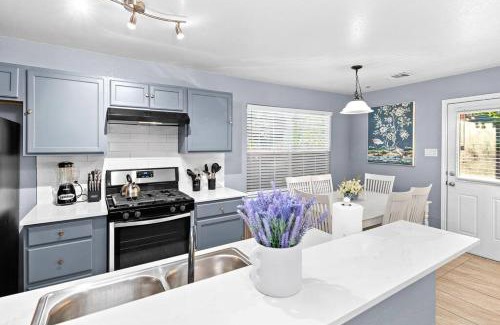 Franklin Park House | Luxury farmhouse - 10 min from DT - sleeps 10