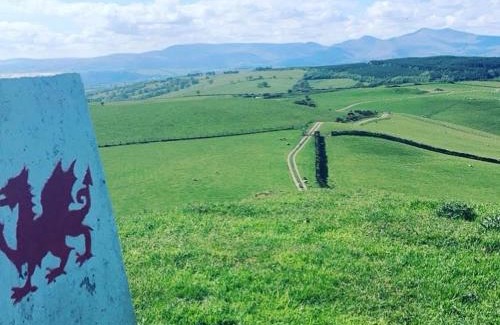 Brecon House | Luxury farmhouse Sleeps 8 hottub Brecon Beacons