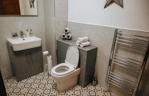 Brecon House | Luxury farmhouse Sleeps 8 hottub Brecon Beacons