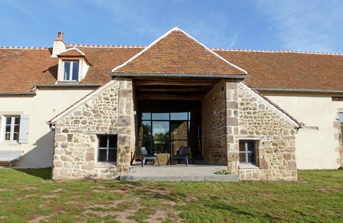 Braize House | Luxury Farmhouse with Private Garden in Braize