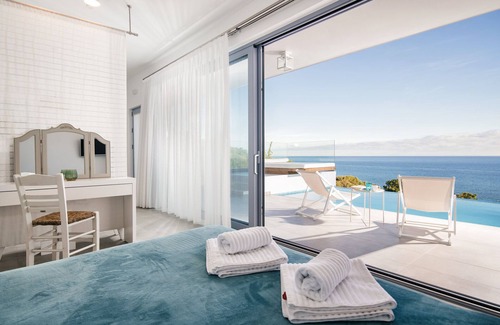 Gaitanion Villa | Luxury Fiore Suites