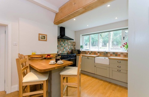 New Forest District Cottage | Luxury Forest Lodge with Games Room in Idyllic Location - Dog friendly, sleeps 8