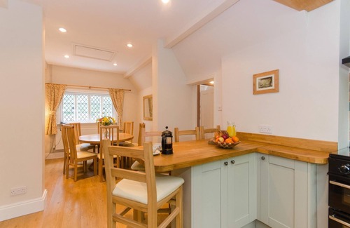 New Forest District Cottage | Luxury Forest Lodge with Games Room in Idyllic Location - Dog friendly, sleeps 8
