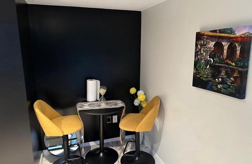 Chapel Hill South Apartment | Luxury & Free Parking Bachelor