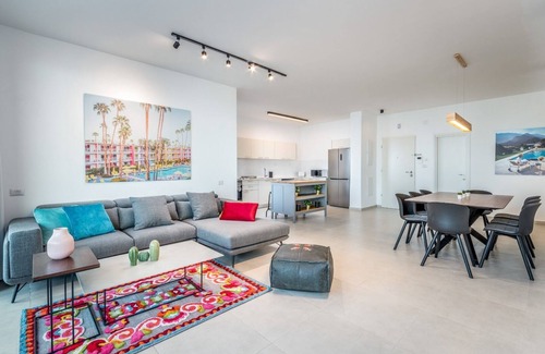 Tiberias Apartment | luxury garden apartment heated pool