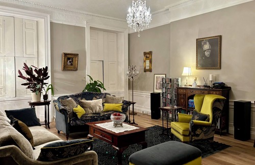 Leith Apartment | Luxury Georgian apartment in Leith Links (up to 2 guests)