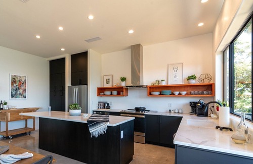 Canyon Lake House | Luxury Getaway - Waterfront, 4 BD, hot tub, stargazing.