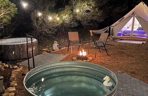 Canyon Lake RV Rental | Luxury glamping with hot tub and pool in Canyon Lake