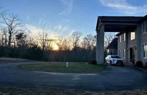 Croom House | Luxury Guest suite with movie theater, Lounge and Gameroom