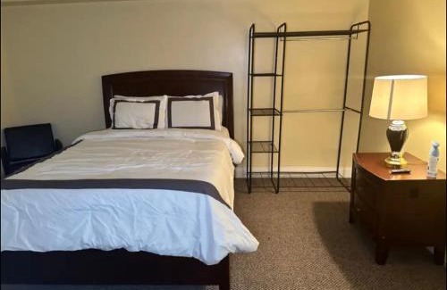 Croom House | Luxury Guest suite with movie theater, Lounge and Gameroom