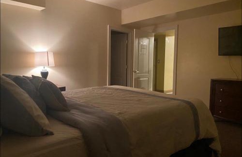 Croom House | Luxury Guest suite with movie theater, Lounge and Gameroom