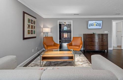 Tampa House | Luxury Heated Pool Spa Villa with Game Room & More!