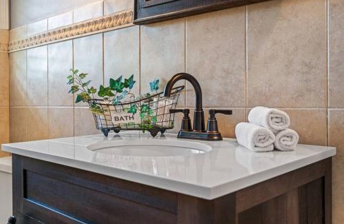 Tampa House | Luxury Heated Pool Spa Villa with Game Room & More!