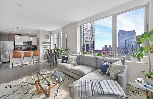 West End Apartment | Luxury high floor 1-bedroom apartment in Boston with amenities