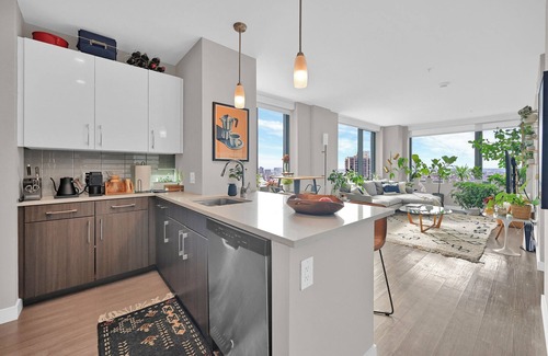 West End Apartment | Luxury high floor 1-bedroom apartment in Boston with amenities