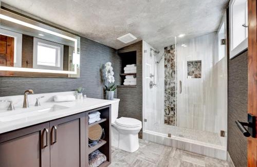 New Braunfels House | Luxury Hill Country Villa with Pool-Hot tub-Views