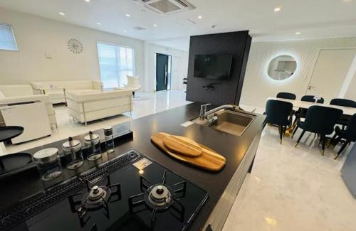 Hakata-ku Villa | Luxury Hills 1500ｍ2超絶景パティオ サウナ BBQ 駐車場4台 プール ペット 空港そば