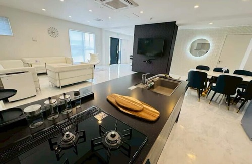 Hakata-ku Villa | Luxury Hills1500 ㎡ Superb view patio Sauna BBQ 4 parking spaces, swimming pool, pets, near Fukuoka Airport