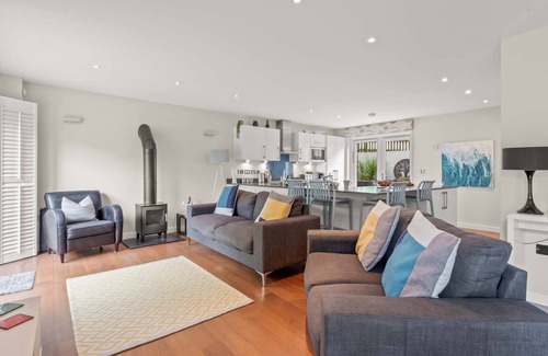 Talland House | Luxury holiday with hot tub and roof terrace. Shared Swimming Pool & Gym