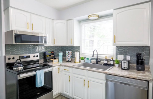 Cuyahoga Falls House | Luxury Home near Blossom, CVNP, Ski Resort