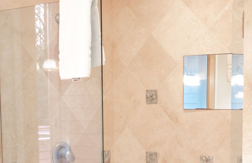 Sunriver House | Luxury home with all the amenities, plus it's dog-friendly!